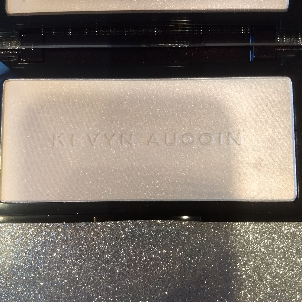 Kevyn Aucoin neo powder